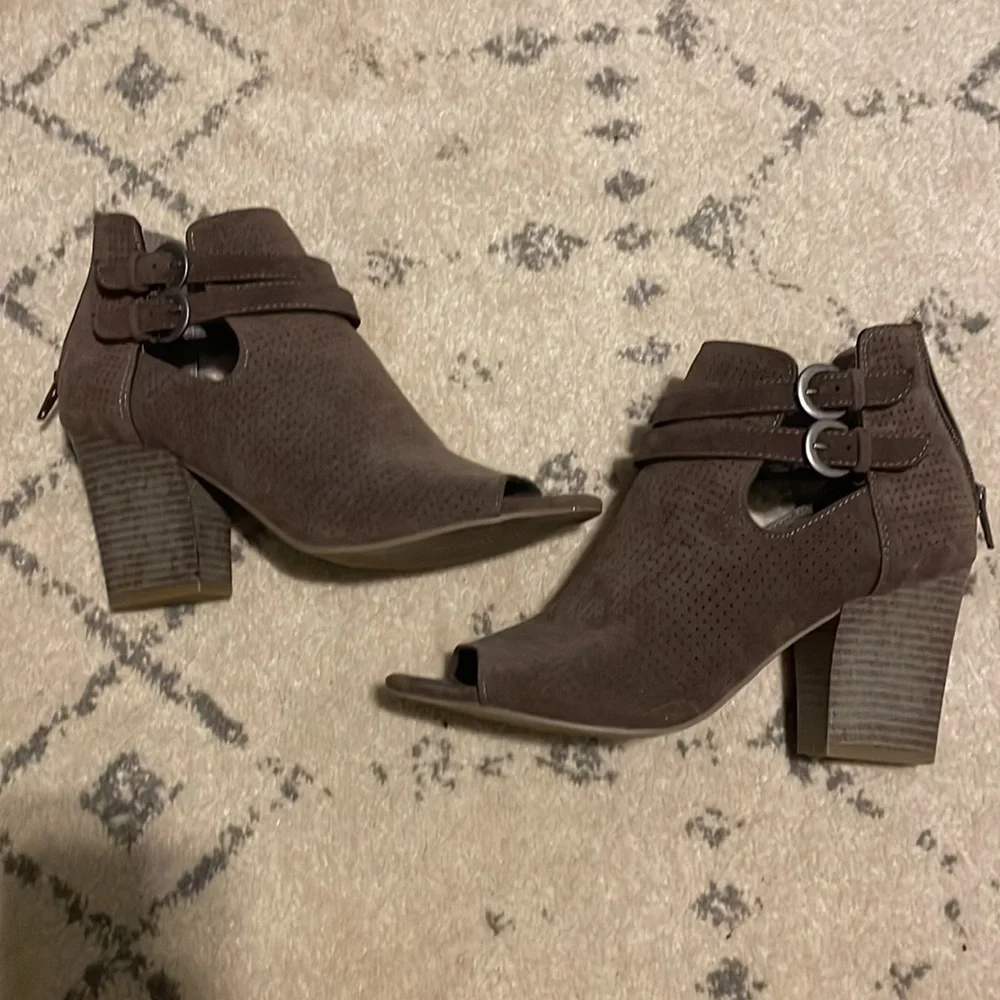 White Mountain Booties - Picture 6 of 8